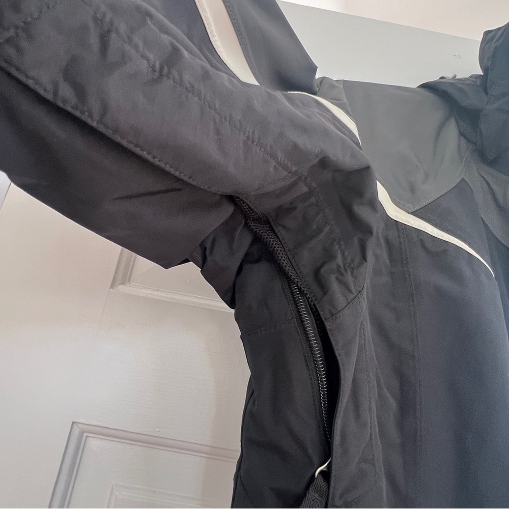 The North Face Women HyVent Black and Gray Jacket - Picture 3 of 10